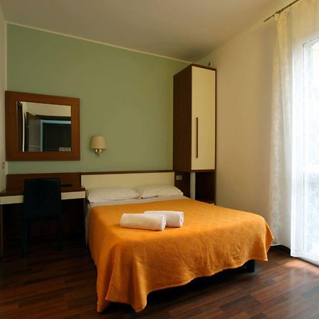 Lux Hotel Durante Милан Экстерьер фото